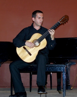 07 ''Μουσικό ταξίδι χωρίς τον Astor Piazzolla''. Ανδρόνικος Καραμπέρης - κιθάρα (11-05-2012)