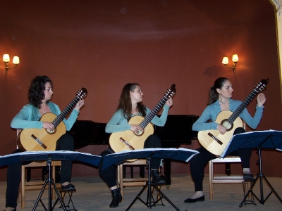20 Athenaeum Guitar Trio. Ελένη Συγγούνα, Ράνια Αγγελέτου, Σοφία Στριγγάρη (20-05-2012)
