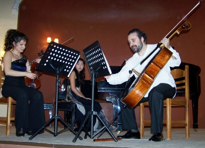 33 Piano Trio. Ιωάννα Γαϊτάνη - βιολί, Νικόλας Καβάκος - βιολοντσέλλο, Ai Motohashi - πιάνο (23-05-2012)