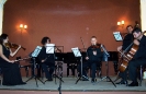 13 ΣΥΝΟΛΑ ΟΡΧΗΣΤΡΑΣ ΠΑΤΡΩΝ. Ντίνα Σεμιόνοβα - βιολί, Αικατερίνα Σαβτσενκόβα - βιολί, Αρτιόμ Καπυλόβ - βιόλα, Βιλέν Καραπετιάν - κοντραμπάσο, Φλορίν Γκαουρεάνου - τσέλο (9 Μαΐου 2011)